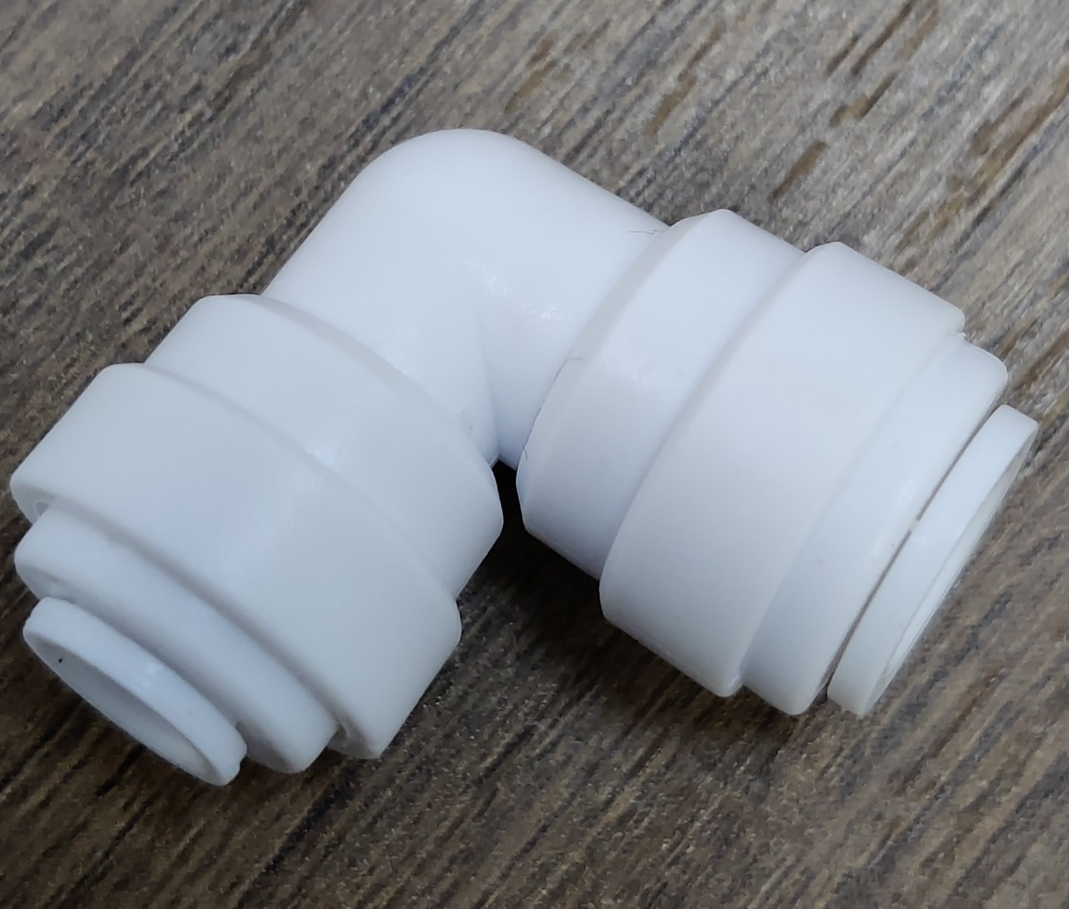картинка Фитинг угловой QT-09W 5/16"трубка(f) x 1/4"трубка(f) комплект 5 шт.