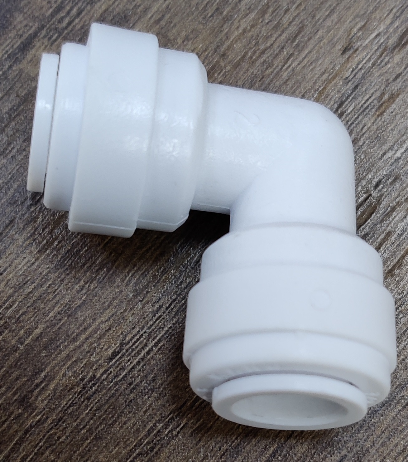 картинка Фитинг угловой QT-09X 3/8"трубка(f) x 5/16"трубка(f) комплект 5 шт.