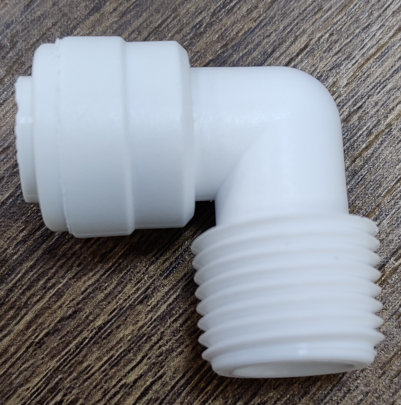 картинка Фитинг угловой QT-10X 5/16"трубка(f) x 3/8"резьба(m) комплект 5 шт.